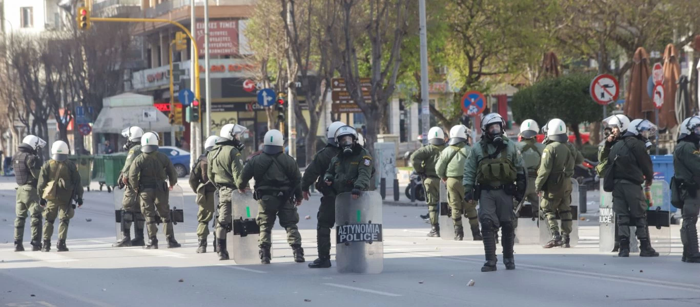 Θεσσαλονίκη: Μικρής έκτασης ένταση διαδηλωτών και Αστυνομίας στο Λευκό Πύργο